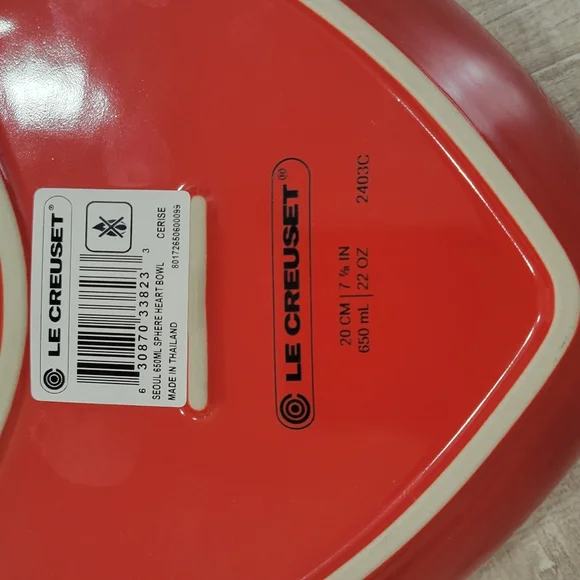 Le Creuset Heart-Shaped Red Stoneware Bakeware Bowl Cerise Seoul - Picture 4 of 6